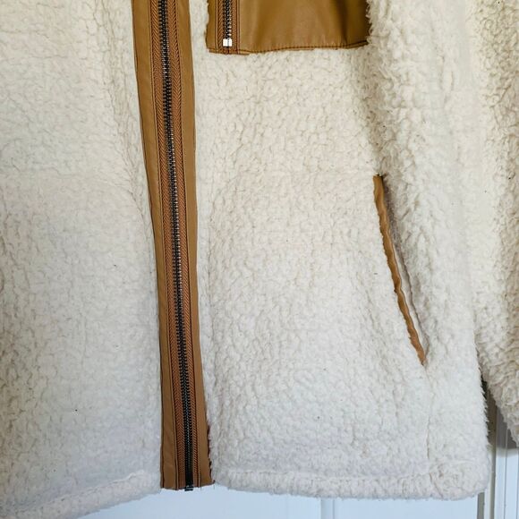 Abercrombie & Fitch A&F Soft Collection Ivory Sherpa Fleece Jacket | Size: S - Picture 4 of 8